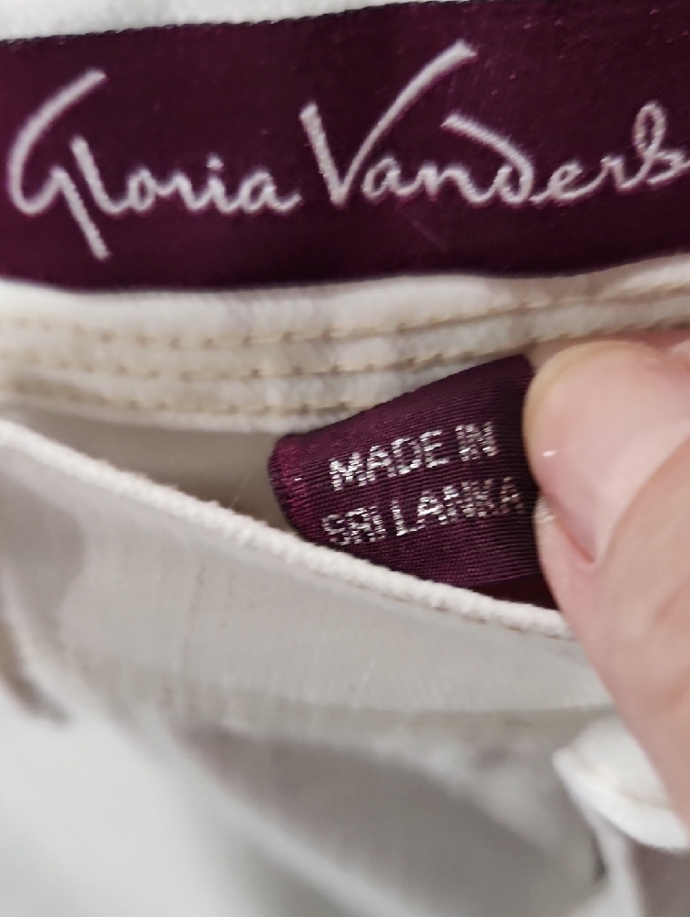 Gloria Vanderbilt White Embroidered Capri Jeans - Picture 4 of 11